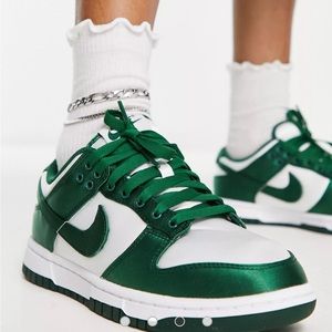 Nike Dunk low satin trainers in white and team green